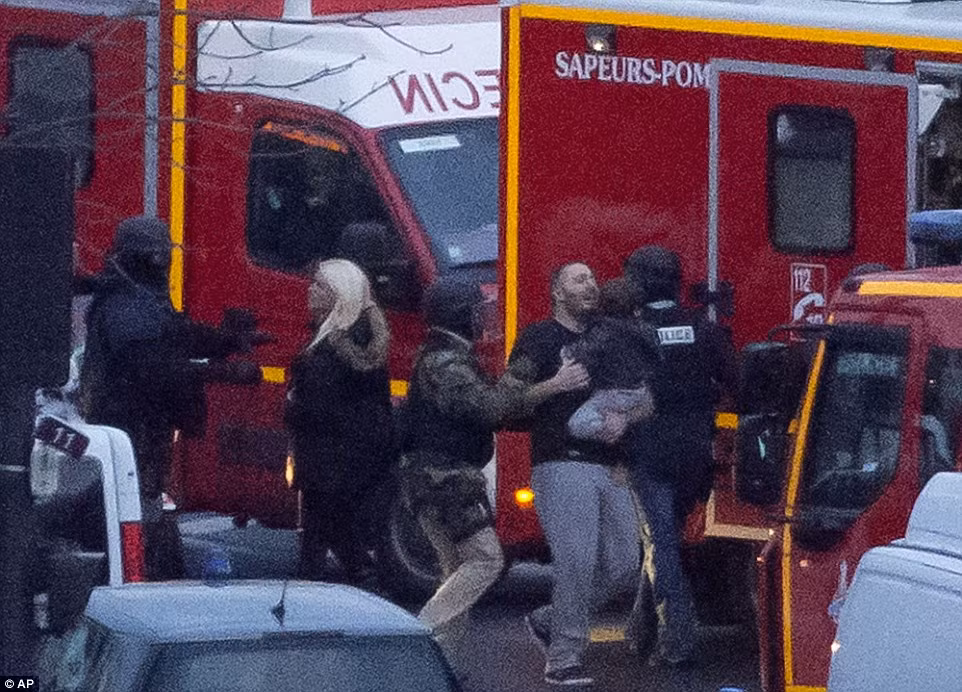 Tiêu diệt anh em sát thủ Charlie Hebdo, 4 con tin thiệt mạng ảnh 4