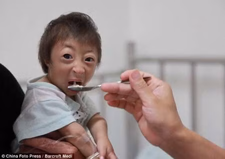 Ngắm cô bé nhỏ nhất thế giới ảnh 1