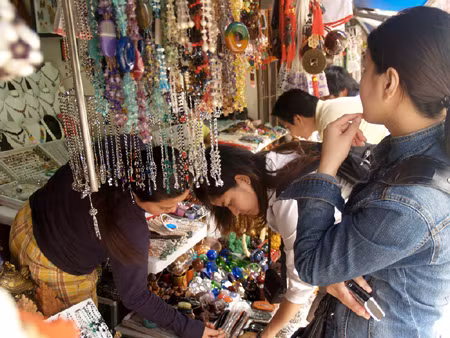 Sản phẩm du lịch Việt Nam - làm mới chính mình: Bài 3: Quà lưu niệm: Vẫn loay hoay ảnh 1