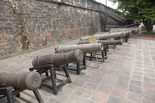 Phát hiện súng thần công dưới lòng hồ Thác Bà ảnh 1