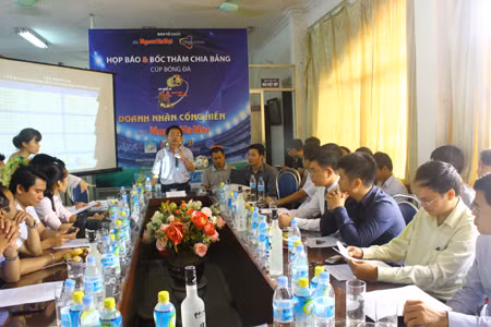 Giải bóng đá Cúp báo Người Hà Nội 2012 ảnh 1