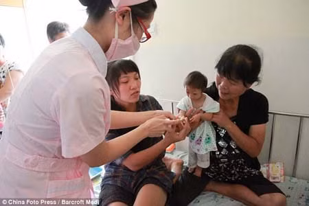 Ngắm cô bé nhỏ nhất thế giới ảnh 4