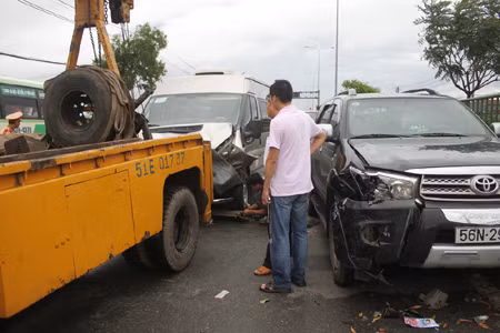 TP. Hồ Chí Minh: 5 xe ô tô tông nhau liên hoàn trên quốc lộ 22 ảnh 4