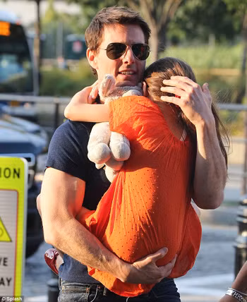 Tom Cruise hội ngộ con gái Suri ảnh 1