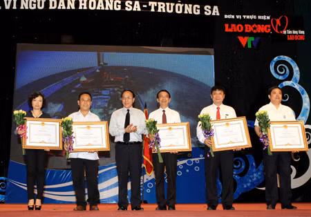 'Tấm lưới nghĩa tình vì ngư dân Hoàng Sa, Trường Sa' ảnh 2