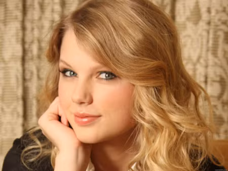 Taylor Swift kiếm tiền giỏi nhất trong giới sao trẻ ảnh 1