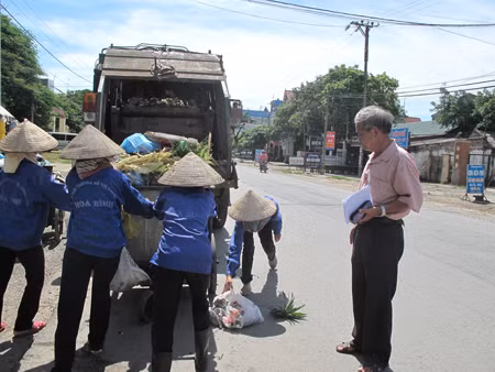 Trở thành tỷ phú từ thu gom rác thải ảnh 1