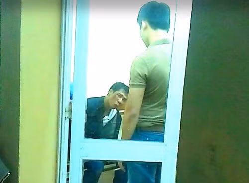 Chống người thi hành công vụ, cầm dao 'làm loạn' ngã tư ảnh 1