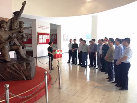 Cựu chiến binh TTXVN giao lưu với Sư đoàn 312 anh hùng ảnh 1