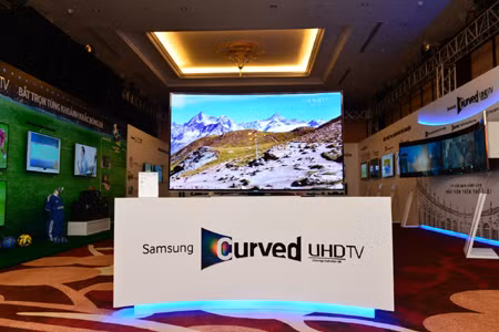 Trải nghiệm điện ảnh trên TV màn hình cong của Samsung ảnh 1