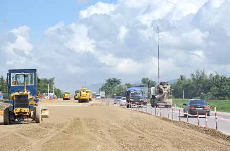 Không nghỉ thi công trên các tuyến QL1, QL14 dịp nghỉ lễ ảnh 1