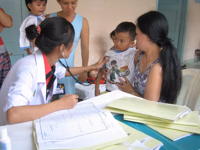 TP.Hồ Chí Minh tăng cường tiêm vét vắc xin sởi ảnh 1