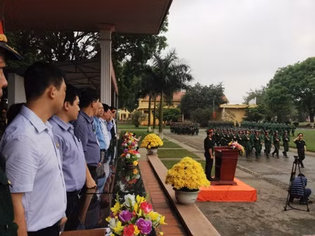 Cựu chiến binh TTXVN giao lưu với Sư đoàn 312 anh hùng ảnh 7