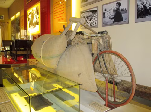 Phố Điện Biên Phủ bình lặng giữa lòng Hà Nội ảnh 6