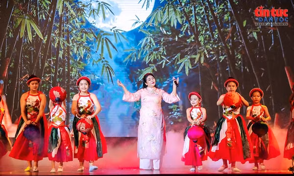 Tổng đạo diễn Nguyễn Như Khôi tạo dấu ấn với chèo xẩm mùa Trung thu