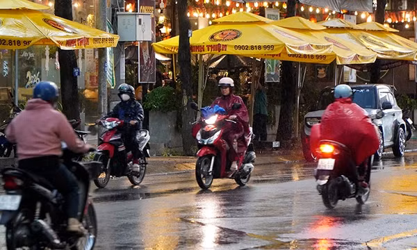 Thời tiết 17/10: Mưa dông gia tăng ở Nam Bộ, cảnh báo ngập úng 