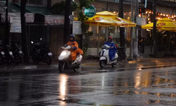 Thời tiết ngày 27/10: Mưa lớn ở miền Trung, biển động mạnh