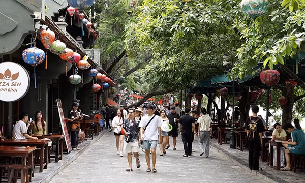 Thời tiết 16/10: Bắc Bộ nắng ráo, Nam Bộ mưa dông, biển động mạnh