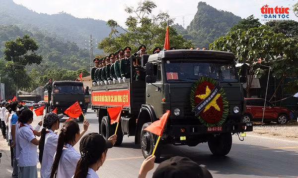 Người dân Tuyên Quang thành kính tiễn đưa 93 liệt sĩ về Nghĩa trang Vị Xuyên
