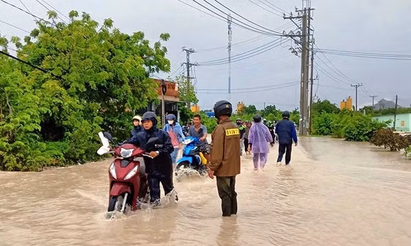 Mưa lớn từ Thanh Hóa đến Bắc Quảng Trị, cảnh báo nguy cơ lốc xoáy