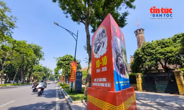 Hà Nội rực sắc cờ hoa chào mừng 72 năm Ngày Giải phóng Thủ đô