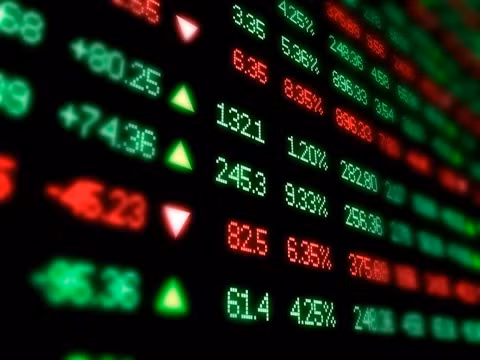 VCB giảm sàn, VN-Index mất gần 10 điểm ảnh 1