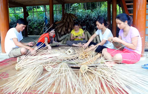 Đan rọ tôm vùng lòng hồ Thác Bà ảnh 1