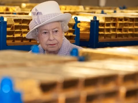 Sau Brexit, người Anh đặc biệt quan tâm đến vàng ảnh 1