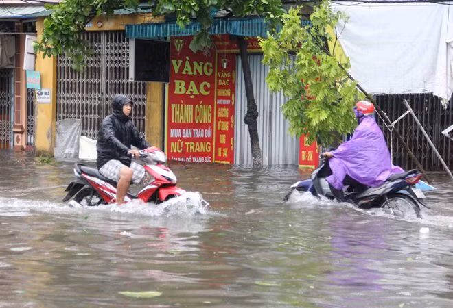 Các địa phương dọn dẹp hiện trường ngổn ngang sau bão ảnh 10
