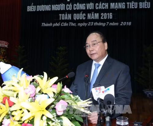 Thủ tướng dự Hội nghị biểu dương người có công với cách mạng ảnh 1