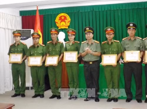 Thưởng nóng cán bộ chuyên án bắt thanh tra giao thông ăn hối lộ ảnh 1