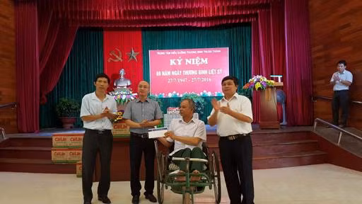 Thăm hỏi, tặng quà thương binh nặng ảnh 1