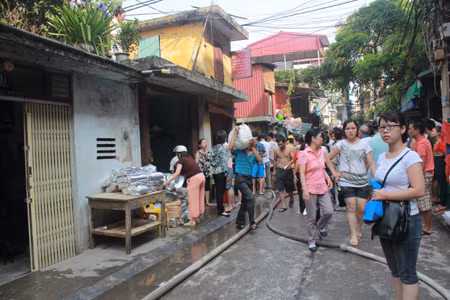 Hoảng loạn sơ tán trong vụ cháy tại Vọng Hà ảnh 2