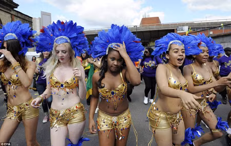 Tưng bừng lễ hội Carnival ở Anh ảnh 2