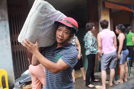 Hoảng loạn sơ tán trong vụ cháy tại Vọng Hà ảnh 6