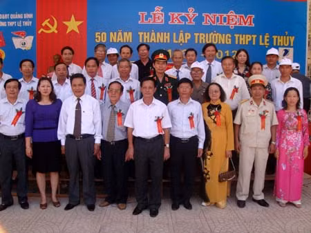 Trao học bổng “VNPT - Chắp cánh tài năng Việt” ảnh 1