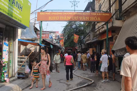 Hoảng loạn sơ tán trong vụ cháy tại Vọng Hà ảnh 1