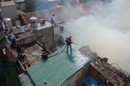 Hoảng loạn sơ tán trong vụ cháy tại Vọng Hà ảnh 18
