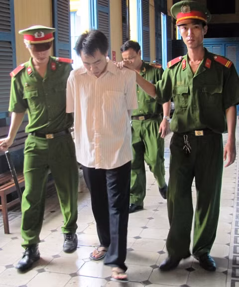 'Sếp' kho bạc Nhà nước chiếm đoạt gần 45 tỷ đồng, đánh bạc ảnh 1