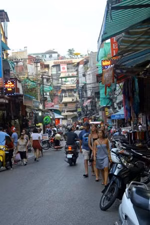 Khách sạn ở Hà Nội: Quy mô nhỏ, nhân viên là... người nhà ảnh 2