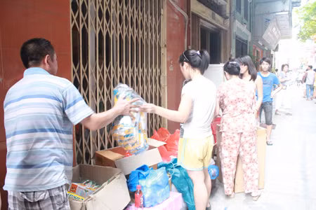 Hoảng loạn sơ tán trong vụ cháy tại Vọng Hà ảnh 9