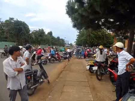 Rơi từ tầng 4, nam thanh niên nguy kịch ảnh 2