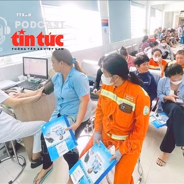 Chăm sóc sức khỏe phụ nữ trung niên trong bối cảnh già hóa dân số