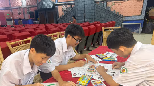 Học sinh TP Hồ Chí Minh tìm đến nghệ thuật hát Bội dịp cuối tuần