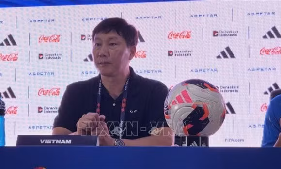 FIFA ASEAN Cup 2026: HLV Kim Sang Sik tiếc nuối