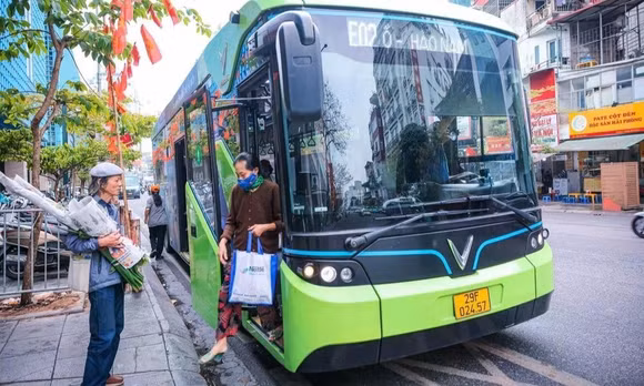 Hà Nội: Đưa 11 xe buýt điện vào hoạt động ở tuyến buýt số 33