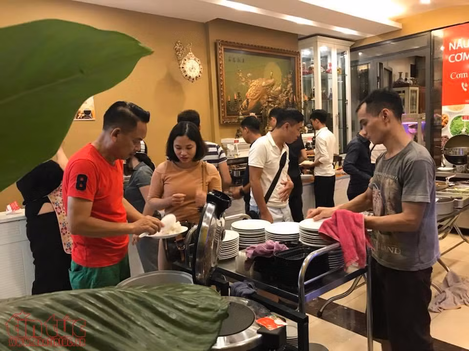 Thị trường đặt cỗ cúng rằm tháng Bảy sôi động ảnh 1