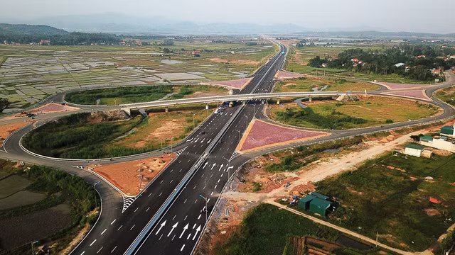 Nhiều tấm lưới chắn rác trên Cao tốc Hạ Long - Hải Phòng bị mất trộm ảnh 1