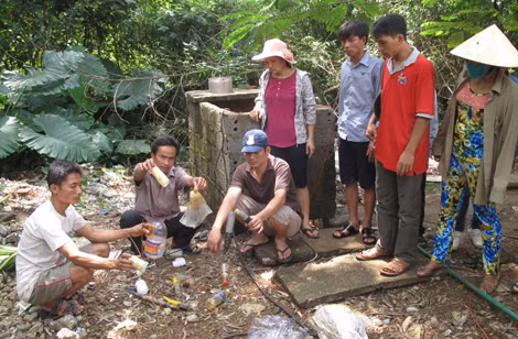 Vụ chôn thuốc trừ sâu: Dân mong sự thật sớm phơi bày ảnh 1