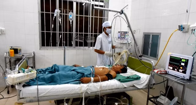 Cứu sống bệnh nhân bị đâm xuyên tim, phổi ảnh 1